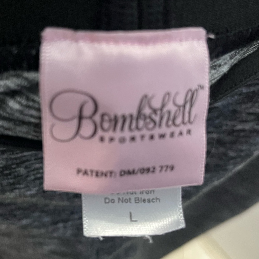 Bombshell Sportswear Black and White Women’s Leggings - Picture 4 of 4